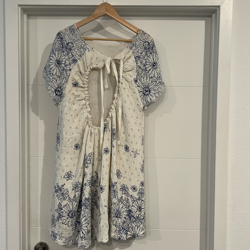 Dress - Picture 2 of 4